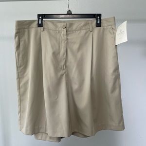 Elisabeth Liz Claiborne elastics beige shorts